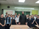 Диакон Евгений Дасов поздравил учеников гимназии № 44 с наступающим Днём Победы