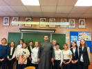 Диакон Покровского храма встретился с учениками гимназии № 44 в преддверии Дня матери