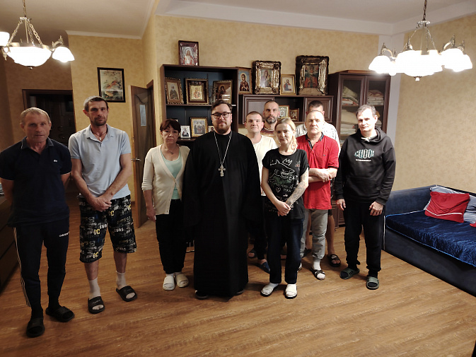 Священник Владимир Иванов посетил центр "Содействие"